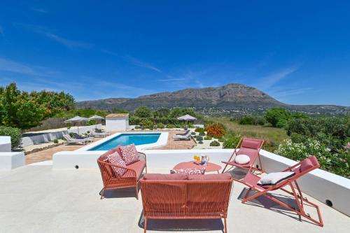 Villa La Golondrina by Marhen Homes