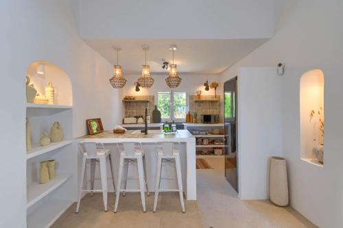 Villa La Golondrina by Marhen Homes