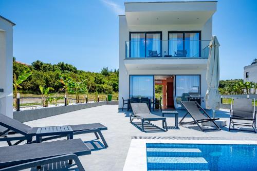 Πισίνα στο ή κοντά στο Continent Villas
