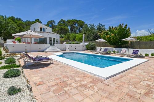 Villa La Golondrina by Marhen Homes