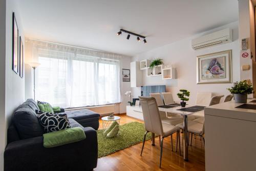 Flexible SelfCheckIns 79 - Zagreb - Garage - New