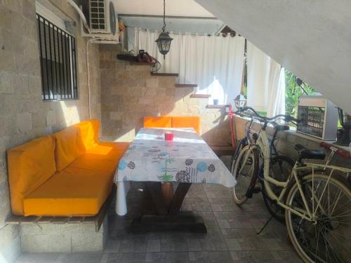 Your IDEAL Greek family place