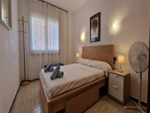 เตียงในห้องที่ Apartment in Santa Susanna near the Beach
