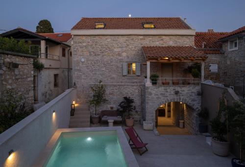 Stone house Casa Lumina
