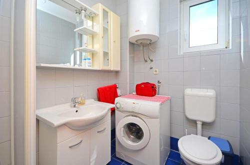 Ένα μπάνιο στο Apartment Darko 1