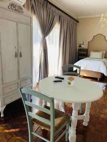 Ein Bett oder Betten in einem Zimmer der Unterkunft His Oath Guesthouse