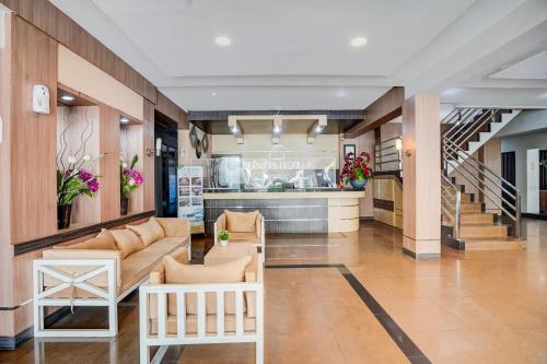 a living room with a couch and a counter at Townhouse Oak Padang near RTH Imam Bonjol formerly Bunda Hotel in Padang