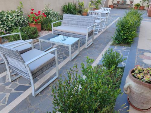 Gambar di galeri bagi Guspini-Casa vacanze con giardino IUN R1321 di Guspini