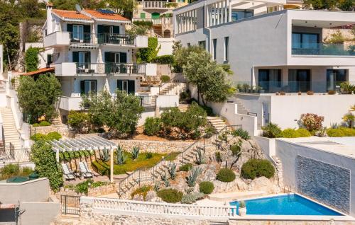 Six-Bedroom Holiday Home In Vinisce