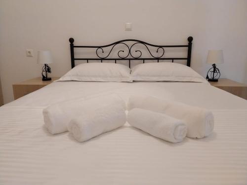 Vicky's Apartment, Aliko