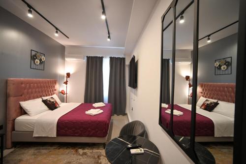 Aphrodite Suite by Zeussuites