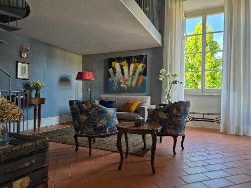 a living room with a couch and a table at Suite Dudley - Castello di Pallerone in Pallerone
