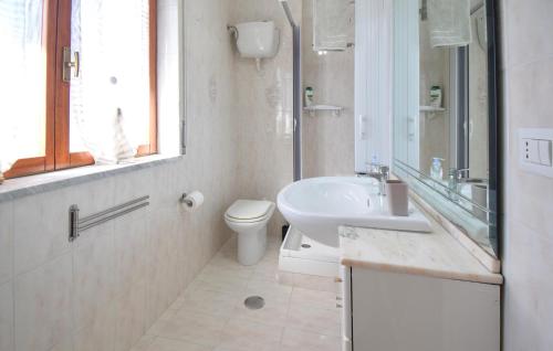 Ένα μπάνιο στο Amazing Home In Giffoni Valle Piana