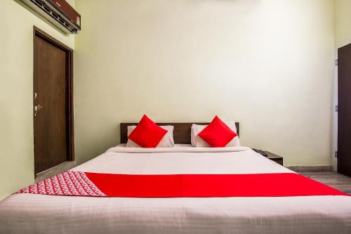 Postel nebo postele na pokoji v ubytování Super Hotel O Raghukul