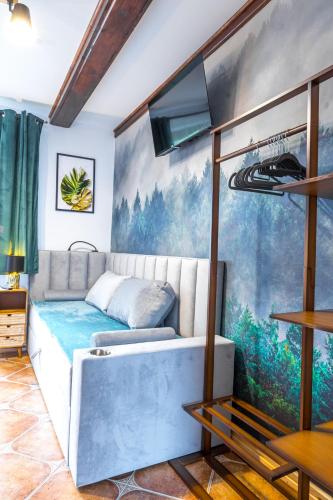 a bedroom with a bed and a painting on the wall at Family House Rosa in Karpacz