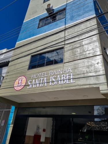 アパレシーダにあるHotel Rainha Santa Isabelの建物の側面にある看板
