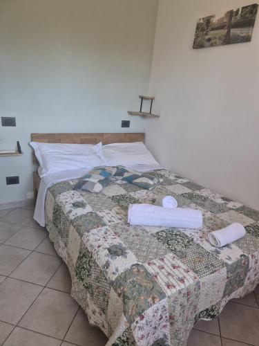 a bedroom with a bed with towels on it at CASA ORNETO in Poggibonsi