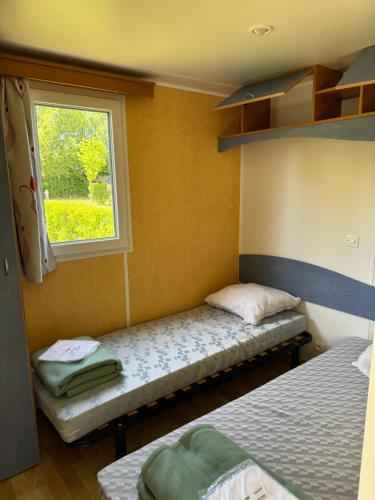 Postel nebo postele na pokoji v ubytování camping de la mottelette