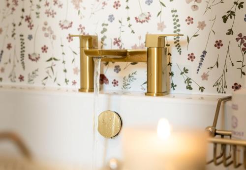 Imagen de la galería de Firth View 1 - Luxury Cottage with Sea View & Hot Tub, Ayr, en Ayr