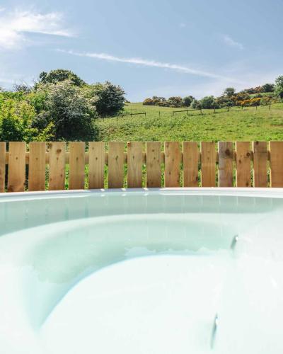 Piscina en o cerca de Firth View 1 - Luxury Cottage with Sea View & Hot Tub, Ayr