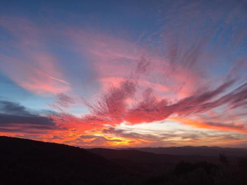 Alba o tramonto visti dall'interno dell'appartamento o dai dintorni