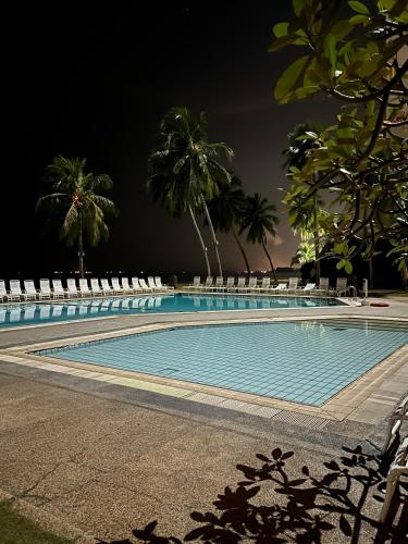 Bazén v ubytování AJ's Regency Tanjung Tuan Beach Resort, Port Dickson, Malaysia - Seafront apartments nebo v jeho okolí