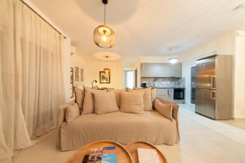 S64 East Side Apartment