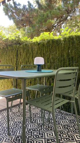 a table with chairs and a lamp on a patio at Les terrasses de la Baule in La Baule