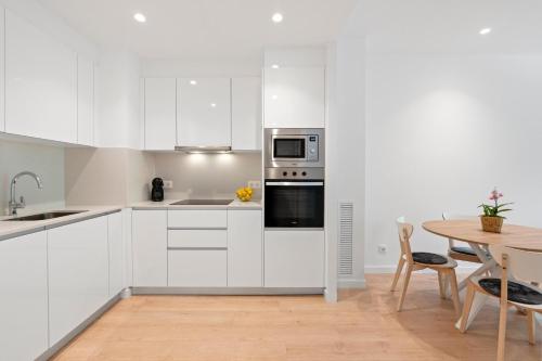 Monthly 32 Nights 1BR Pools Parking