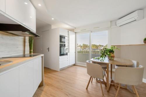 Marina Bay Modern Apartment 100m from La Conque Beach