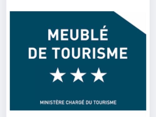 a blue sign with white stars and the words mobile de tourism at Gîte 3 étoiles Le Charme Des Cerisiers 8 pers in Bouvigny-Boyeffles