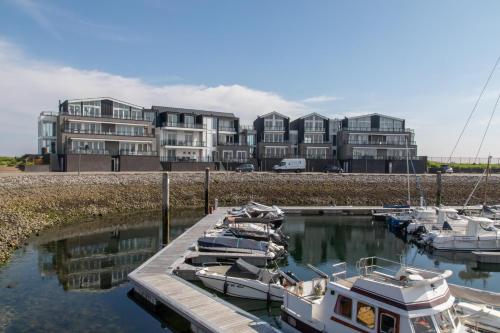 a group of boats are docked in a marina at Vakantiewoning aan het water 'Oester Oase' - met 2 balkons - Vista Maris - Nr 36 in Sint Annaland