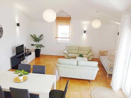 Gallery image of Barba Luka, near beach, beautiful views in Kaštela