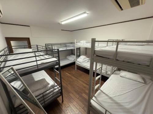 Postel nebo postele na pokoji v ubytování NAMBA Dotonbori HoYaHouse2
