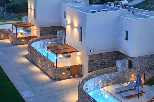 Bazén v ubytování Stefi Villas - Deluxe Pool Bliss Retreats nebo v jeho okolí