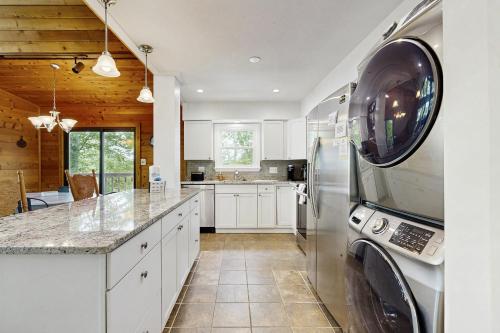 Dapur atau dapur kecil di Sunset Chalet