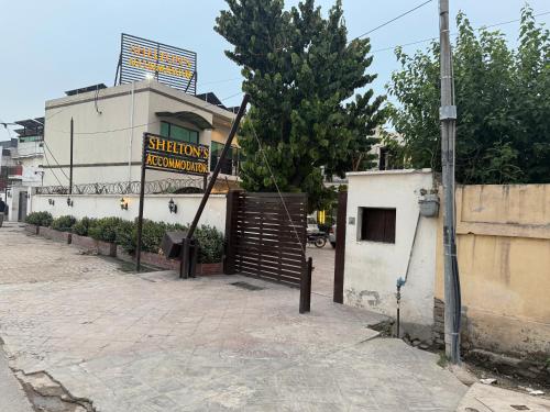 Gambar di galeri bagi Shelton Accommodator di Peshawar