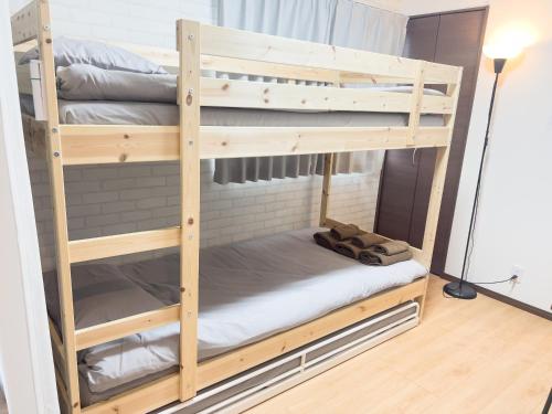a couple of bunk beds in a room at Prevoyance前原中央 in Itoshima