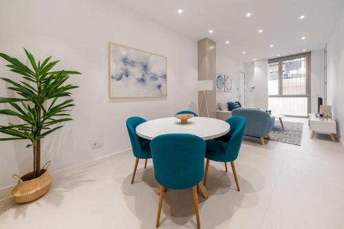 Modern Renovated - 2Bedrooms 2Bathrooms - Atocha