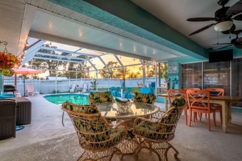 Bazén v ubytování Heated Pool Pet Friendly Sleeps 9 Family nebo v jeho okolí