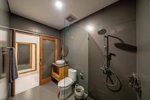 Bilik mandi di Just Launched! 3BDR Designer Villa with View and Pool!