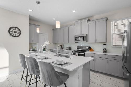 Chic 5Bed Home close to Disney parks photo 18