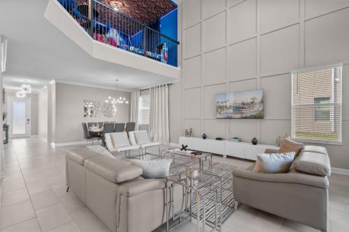 Chic 5Bed Home with Themed Rooms photo 21