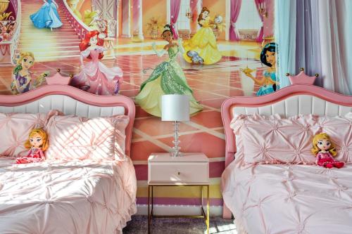 Chic 5Bed Home with Themed Rooms photo 4