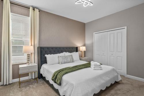 Chic 5Bed Home with Themed Rooms photo 14