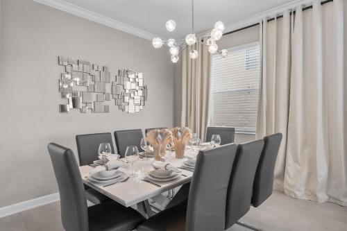 Chic 5Bed Home with Themed Rooms photo 20