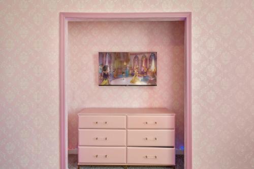 Chic 5Bed Home with Themed Rooms photo 37