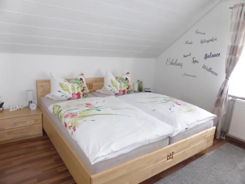 Postel nebo postele na pokoji v ubytování Ferienwohnung Kollmann