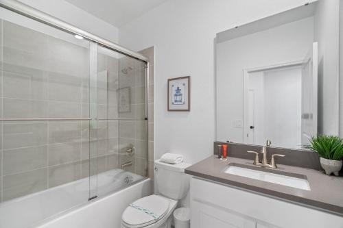 Chic 5Bed Retreat, Perfect for Family Getaway photo 47