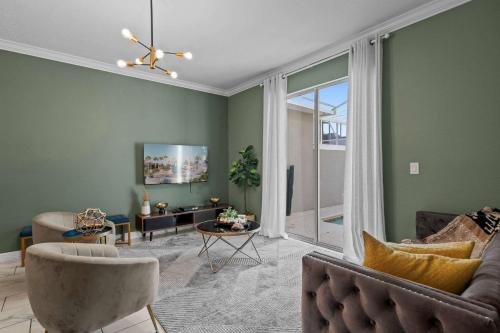 Chic 4BR Home with Mickey & Star Wars Rooms photo 4